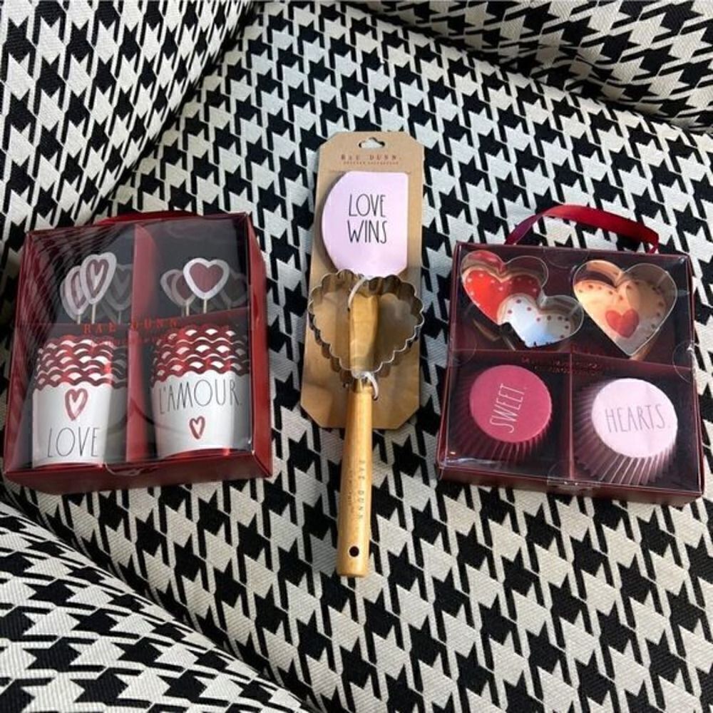 Rae Dunn 3 piece Valentines Day Baking Set